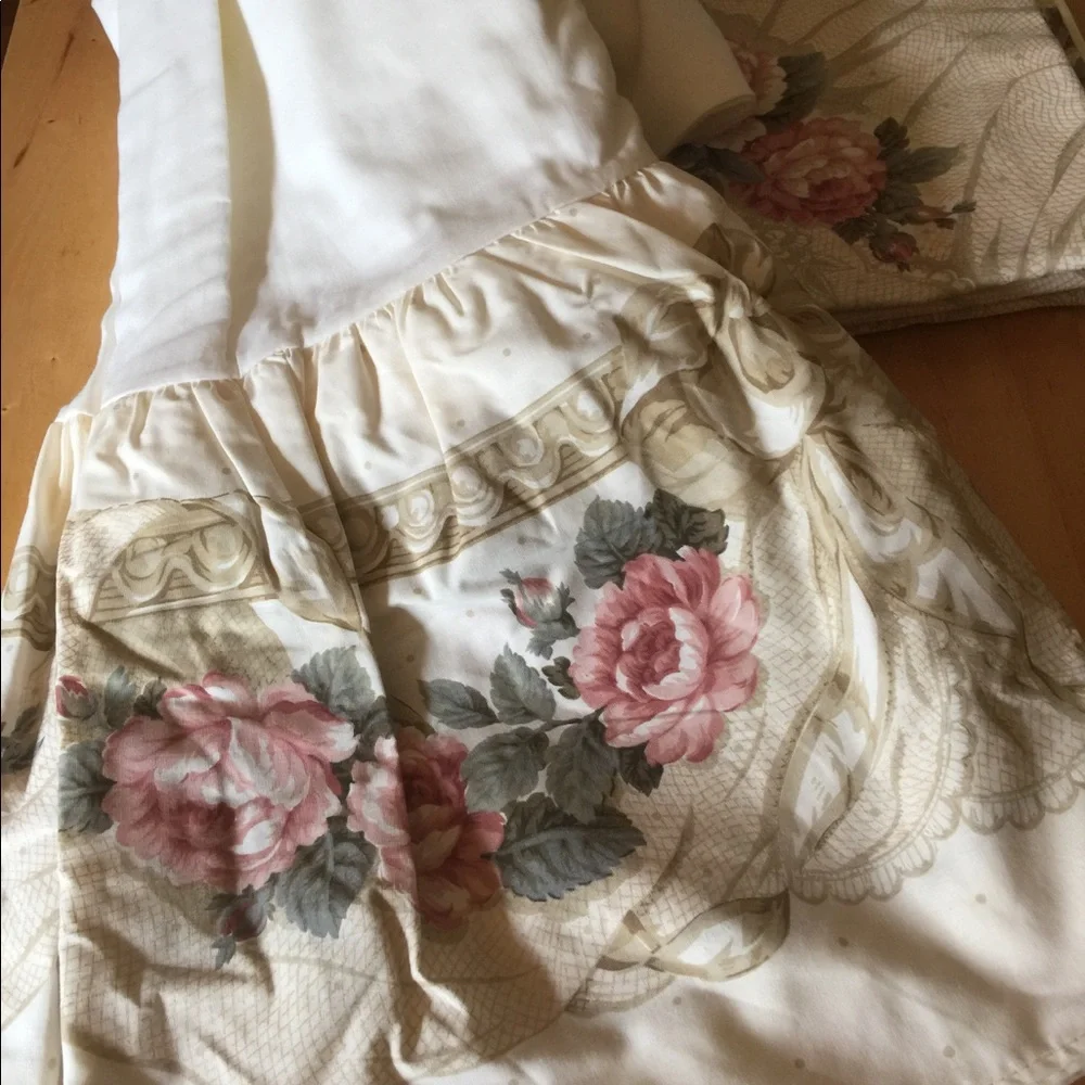 COPY - NEW Bedskirt, size Queen